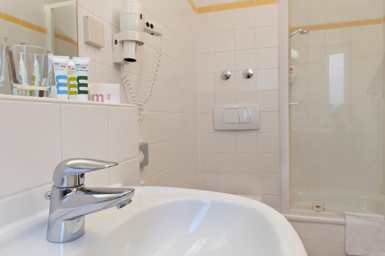 Tryp By Wyndham Bremen Airport Hotel Room photo