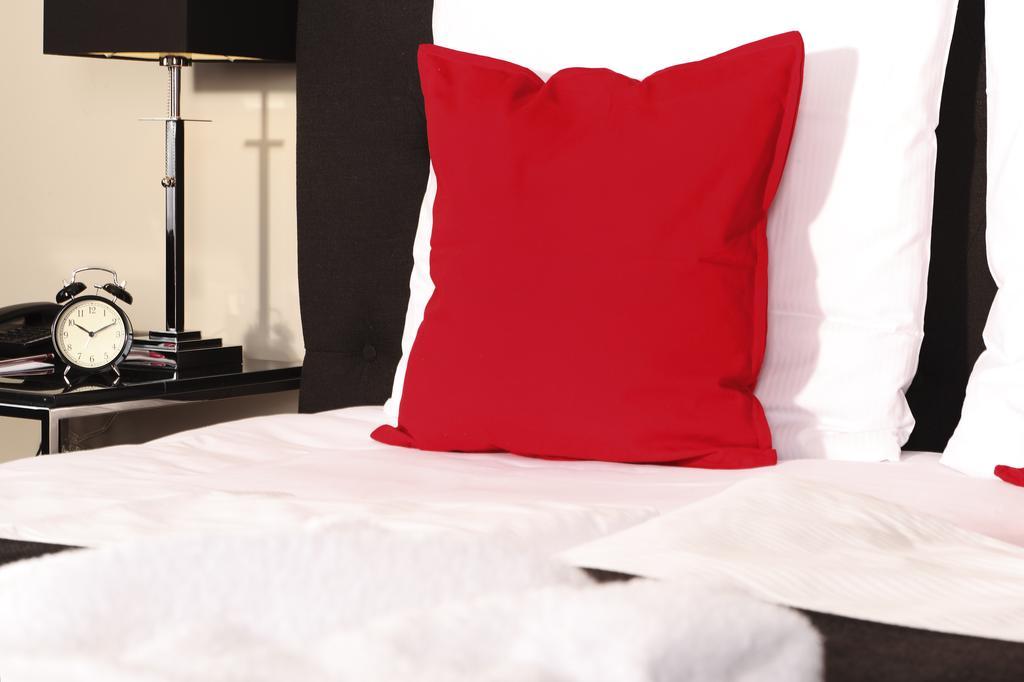 Tryp By Wyndham Bremen Airport Hotel Room photo